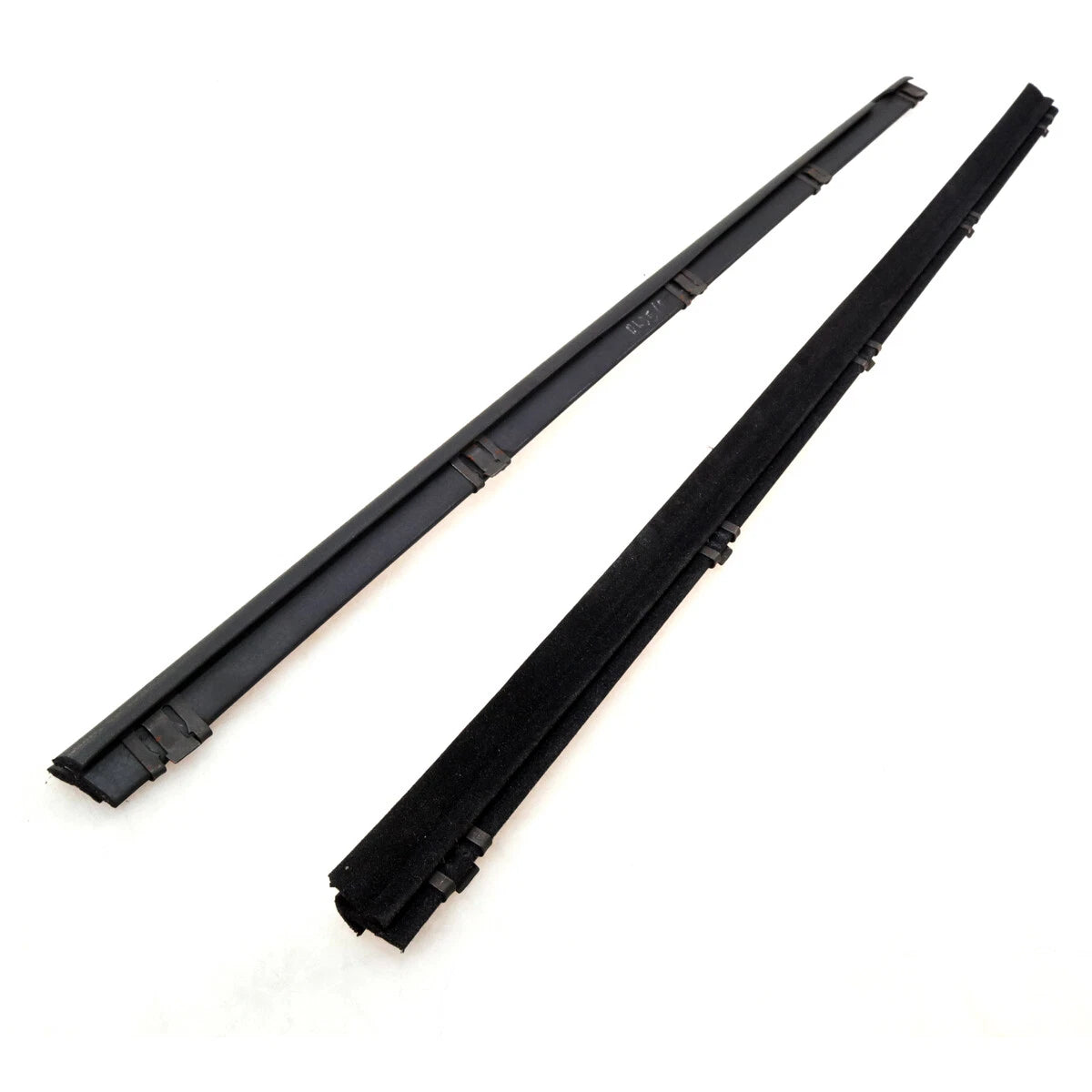 Front Door Glass Weatherstrip for Toyota Land Cruiser GRJ79 VDJ78
