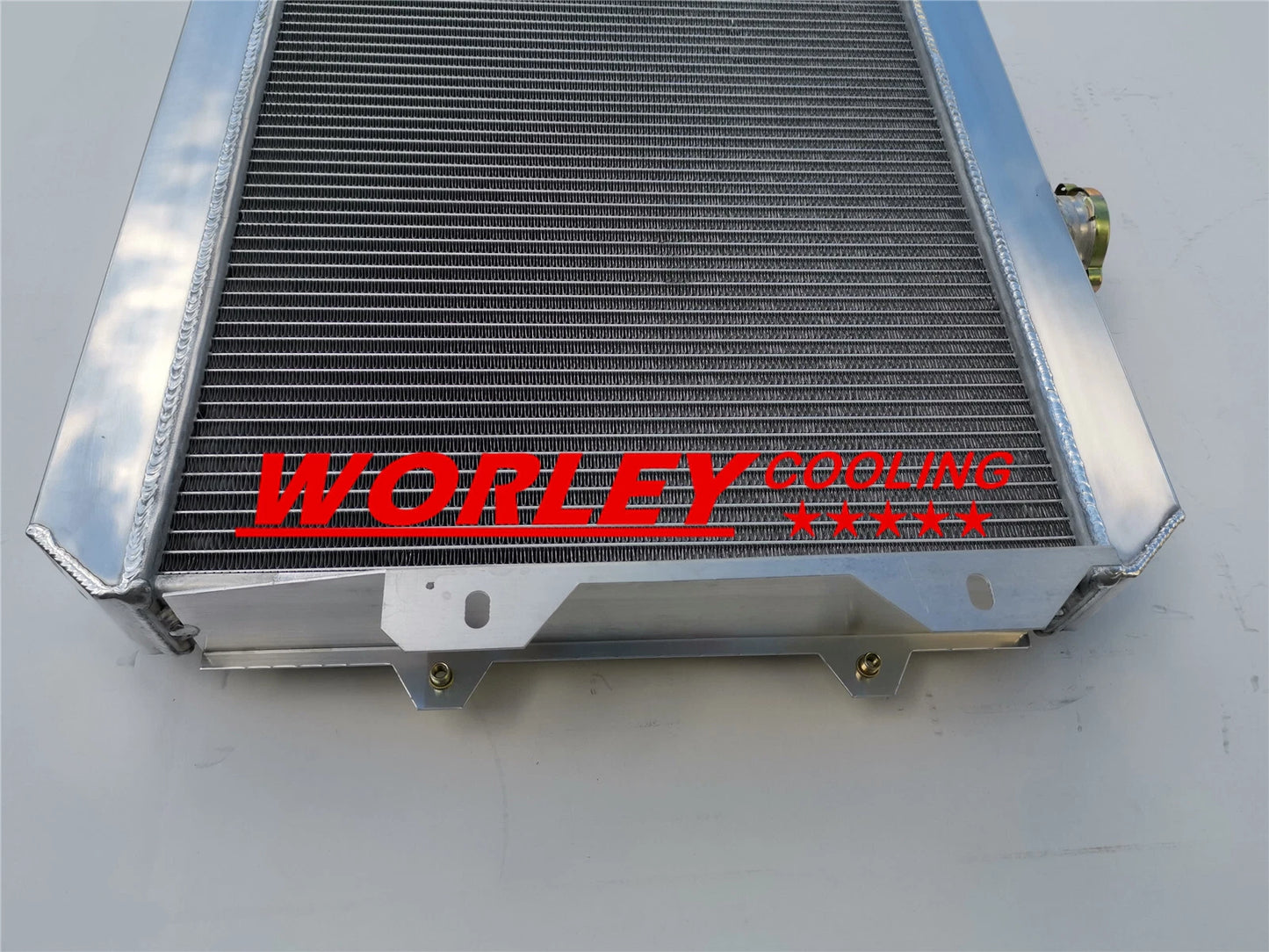 Aluminum Radiator for Toyota Hilux RN105 RN106 RN110 RN130 22R 2.4L (1997-2005)
