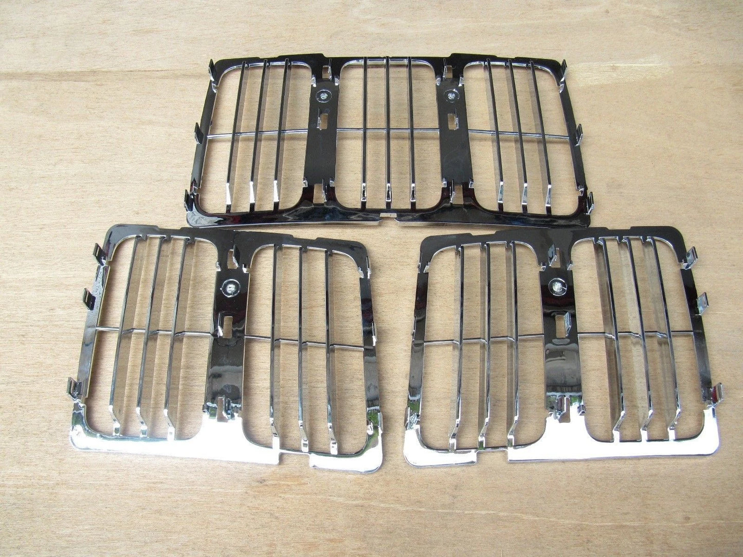 Louvered Mesh Chrome Upper Grille Insert for JEEP Grand Cherokee (2014-2016)