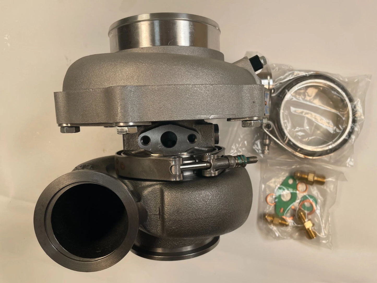 GT30 Upgraded Turbocharger for G30-770 with Ball Bearing V-Band ()
