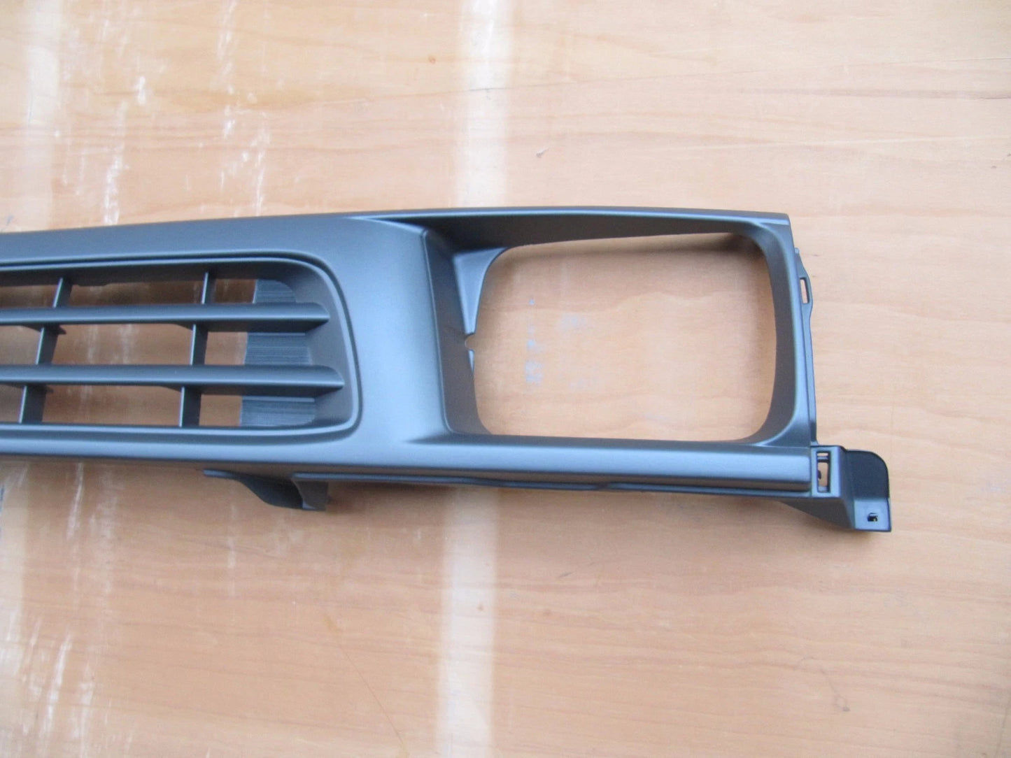 GRAY GRILL for TOYOTA HILUX 2WD (1998-2001) with CLIPS