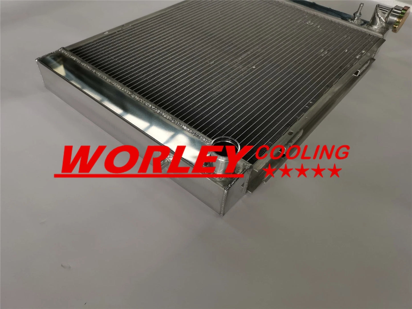 Radiator Shroud + Red Hose for Commodore VL VN VG VP VQ VR VS V8 (1986-1997)