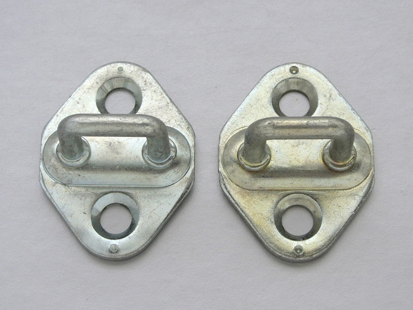Door Lock Latch Striker Plate for 97-05 Toyota Hilux 6th Gen LN147 LN167 (1997-2005)