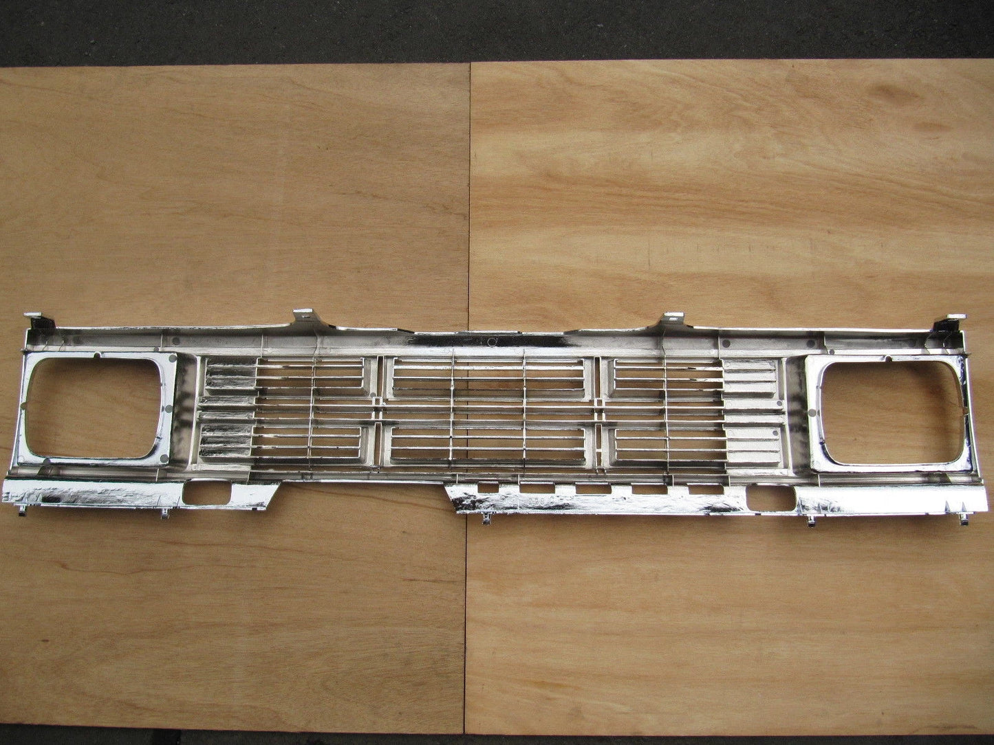 Grill for Nissan 720 Navara Hardbody D21 Pickup (1986-1989)