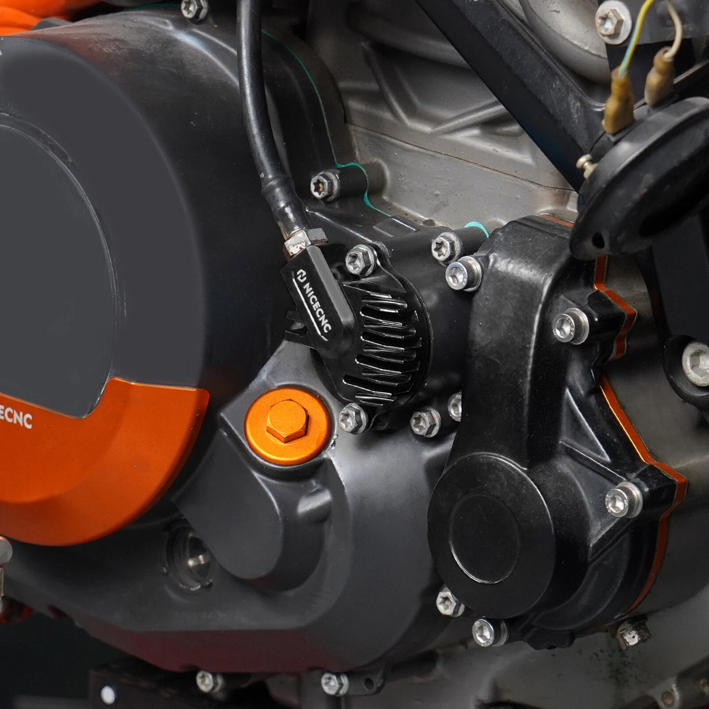 Engine Oil Filter Cap Cover for KTM 690 Enduro R/RA (2012-2023)