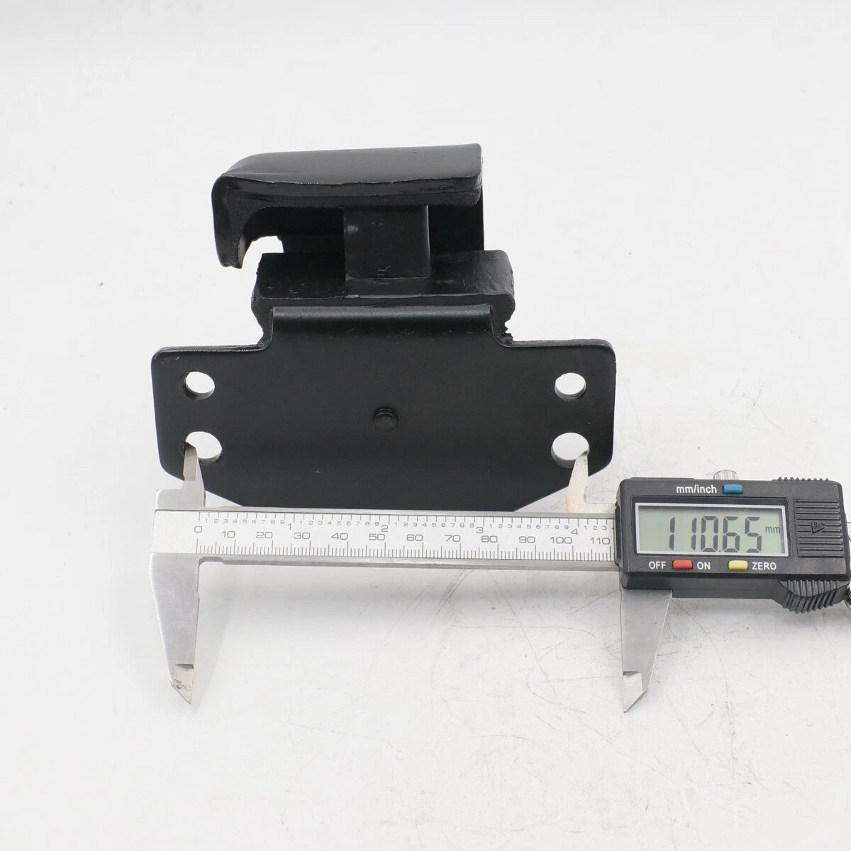 Front Engine Mount Insulator for Datsun Nissan 720 SD23 SD25 1980-1986