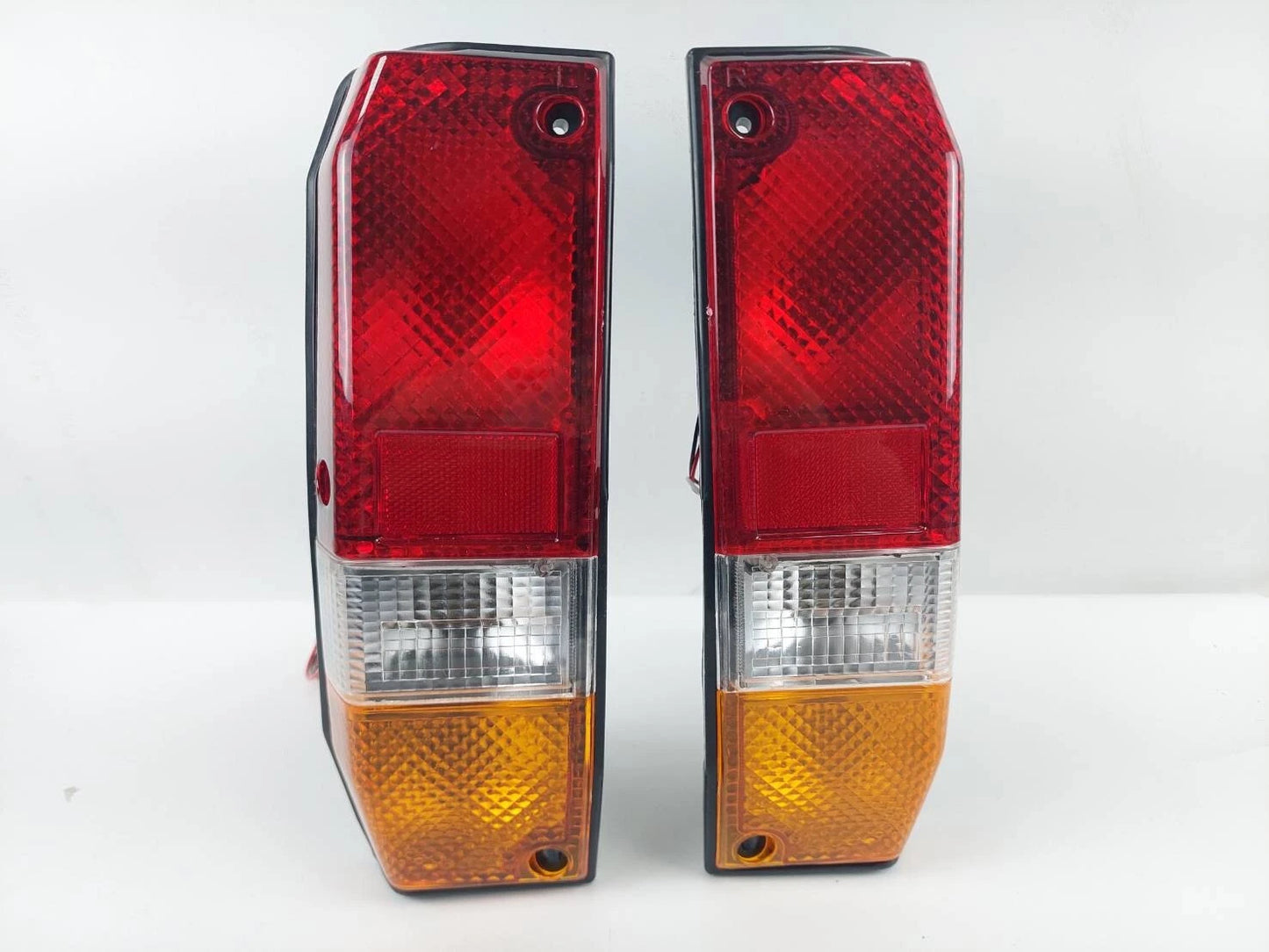 Tail Light 2 x Rear Lamps for Toyota Land Cruiser FJ70 FJ75 (1985-1999)