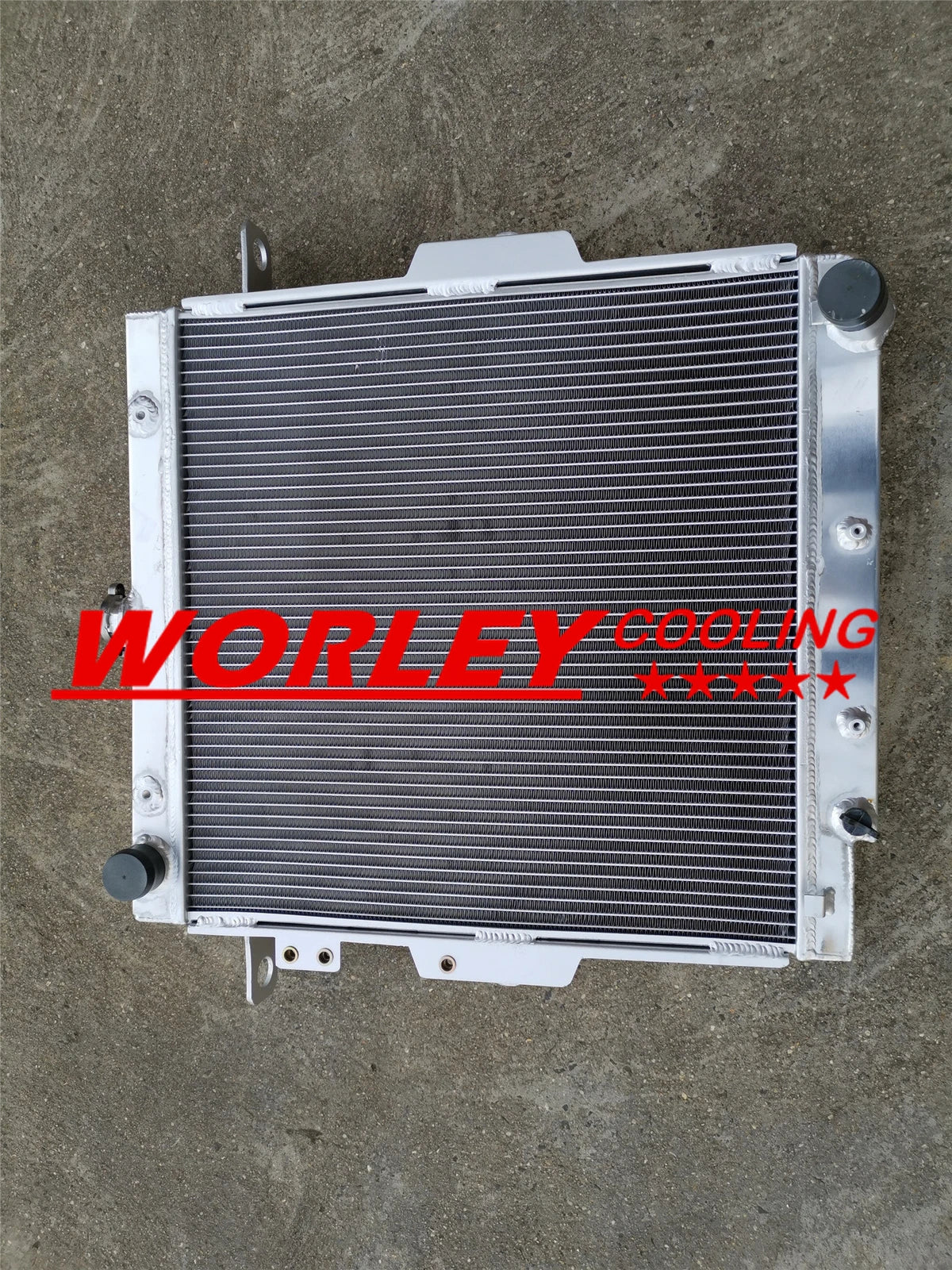 3ROW Radiator for LAND CRUISER HZJ70/HZJ73/HZJ75/HZJ77 1HZ-FE 4.2L Diesel (1990-2007)
