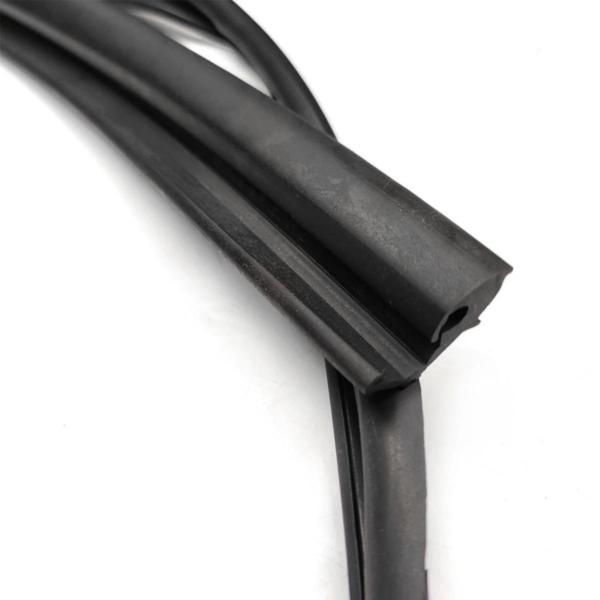 Glass Run Door Channel Rubber Front RH Fits Nissan Sunny Sentra B13 4D Sedan D11