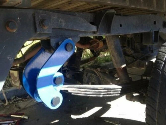 2" Height Rear Leaf Spring Shackles for Nissan Navara Frontier (2005-2015)