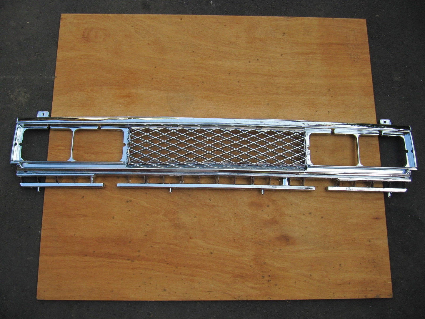 Grille for Nissan Datsun 720 Navara Frontier Hardbody Pickup 4WD (1986-1997)