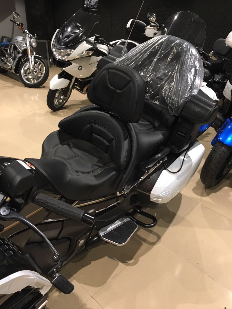 Outside Mount Mustang Drivers Backrest For Honda GL1800A GL1800 Gold Wing Generic