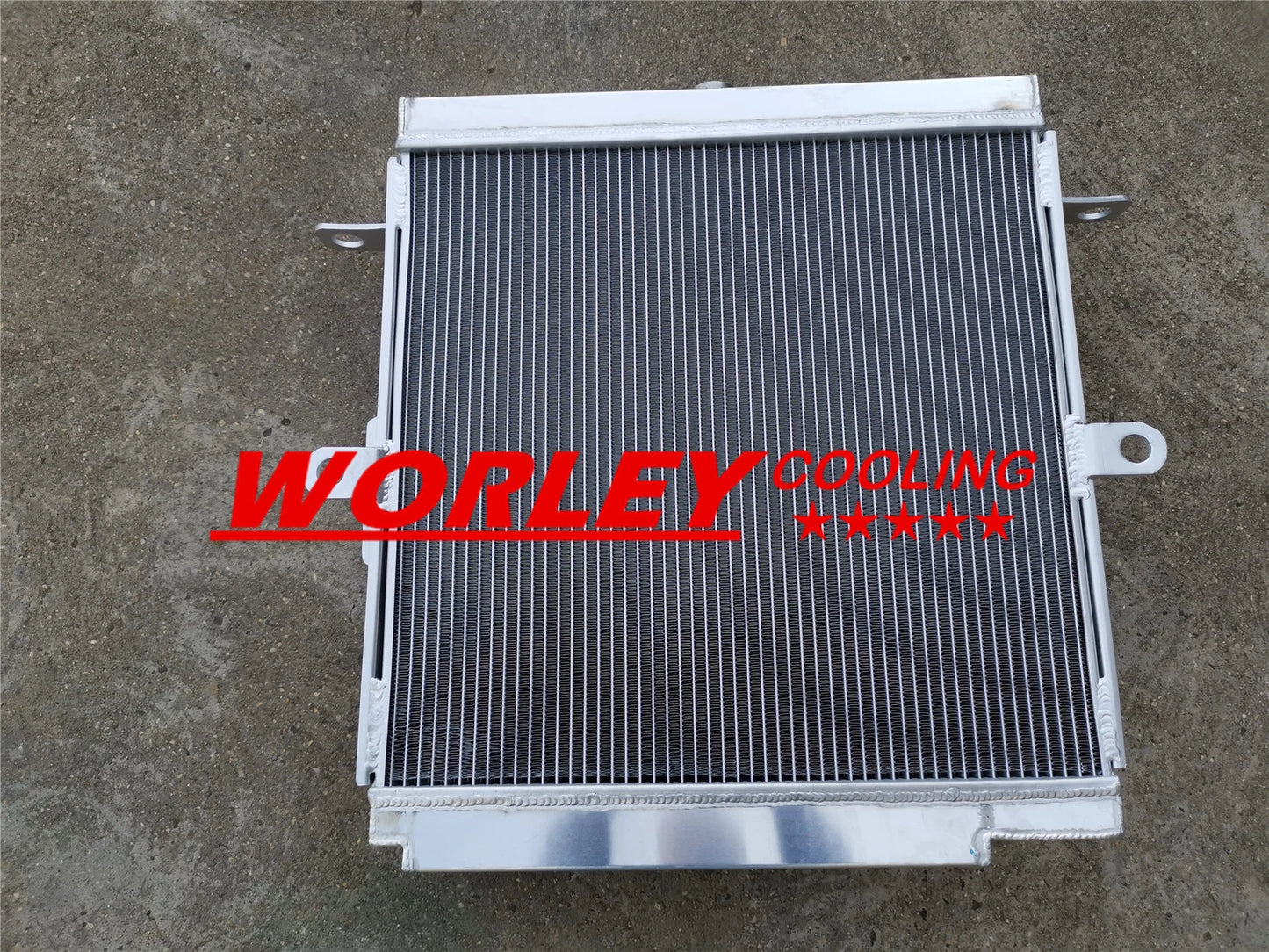 3ROW Radiator for LAND CRUISER HZJ70/HZJ73/HZJ75/HZJ77 1HZ-FE 4.2L Diesel (1990-2007)