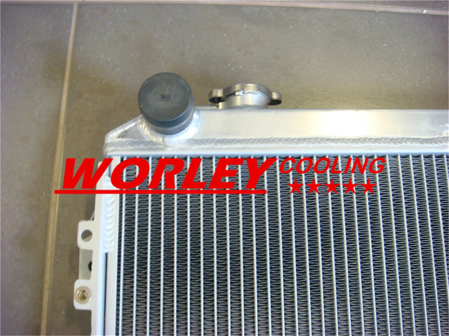 44mm Aluminum Radiator & Red Hoses for Toyota Hilux LN106 LN111 (1988-1997)