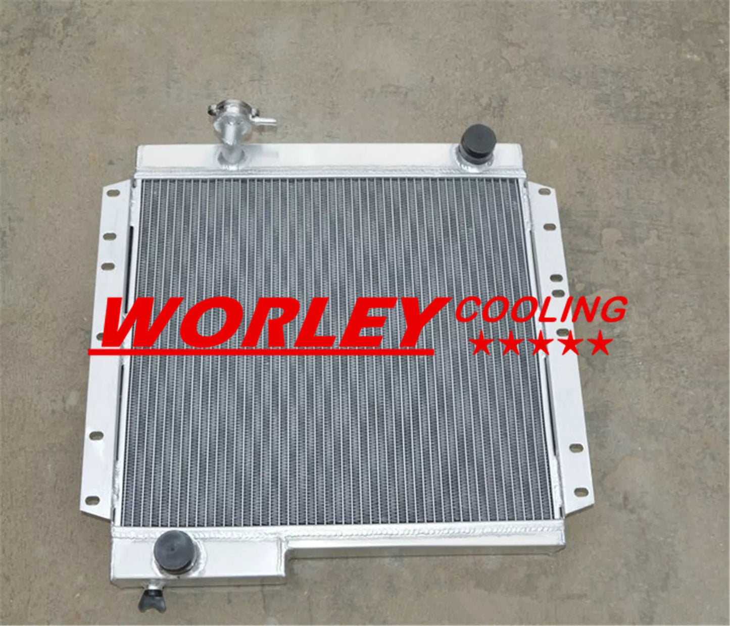 62MM 3 Core Aluminum Radiator for Toyota Land Cruiser BJ40 BJ42 (1975-1984)
