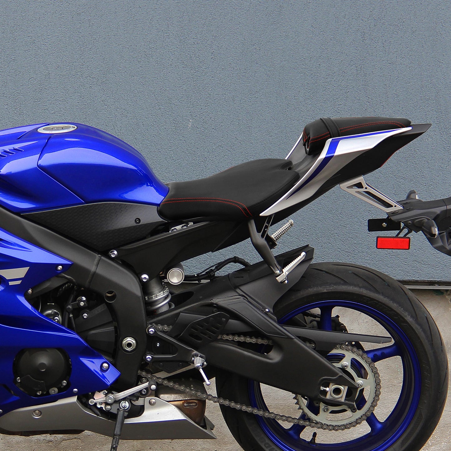 Black Red Driver & Passenger Seats for Yamaha YZF R6 (2017-2022)