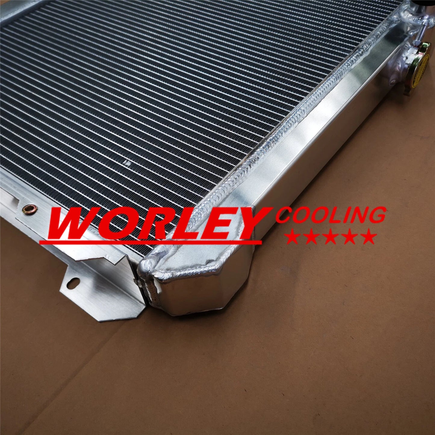 Aluminum Radiator & Shroud + Fan for HILUX LN85 LN60 LN61 LN65 (1984-1991)