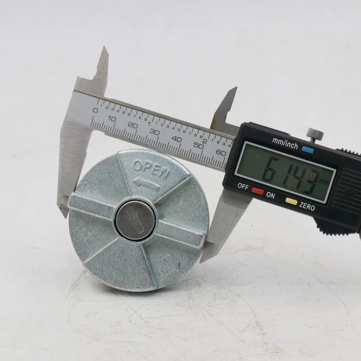 Ignition Switch Door Fuel Cap Lock for Toyota Hilux 1983-1988