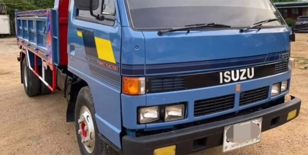 12V Right Corner Light for Isuzu ELF NKR57 NHR NPR57 (1985-1993)
