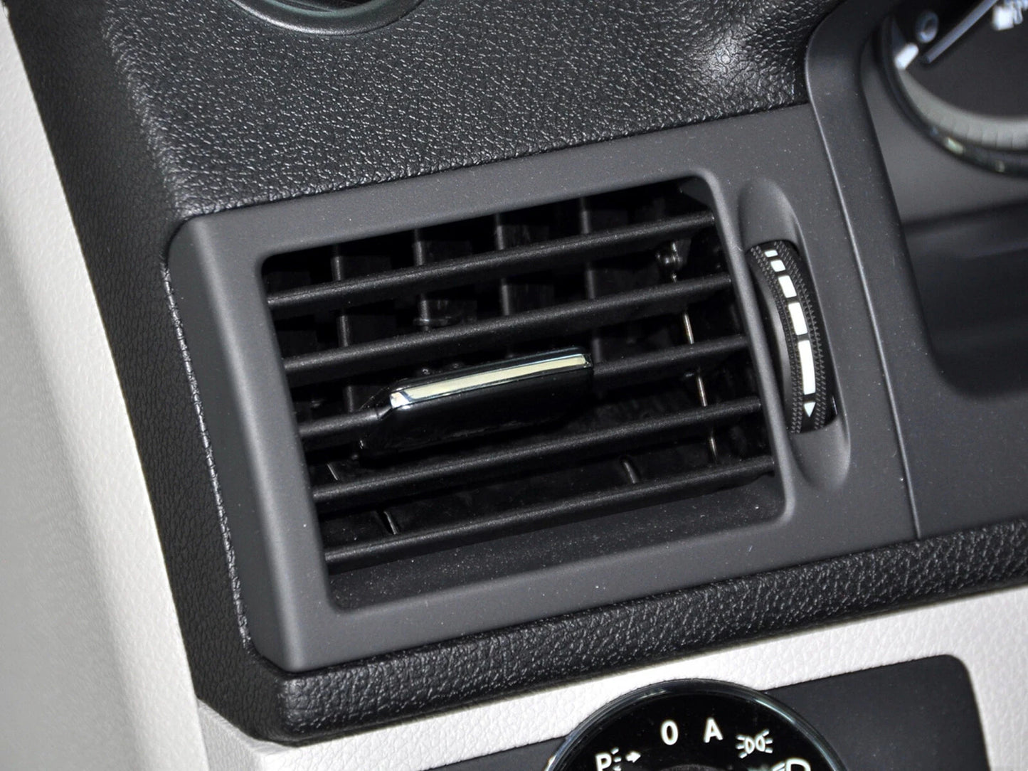 Black Front Left Air Vent Outlet Kit for Benz C Class W204 (2008-2011)