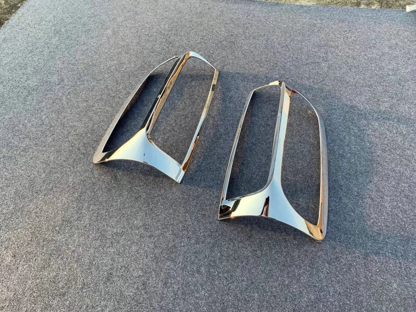 Rear Fog Light Cover Trim for Chevrolet Colorado 2015-2020 (2015-2020)