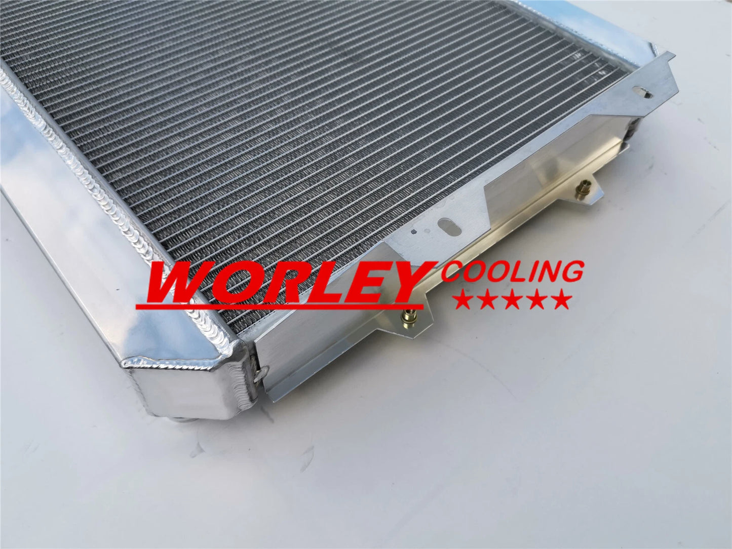 3-Row Aluminum Radiator + Black Hose for Hilux RN105 RN106 RN130 (1997-2005)