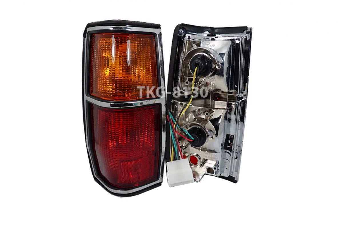 Tail Light Lamp 2 x Chrome Black Trim for Nissan Datsun 720 (1982-1984)
