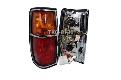 Tail Light Lamp 2 x Chrome Black Trim for Nissan Datsun 720 (1982-1984)