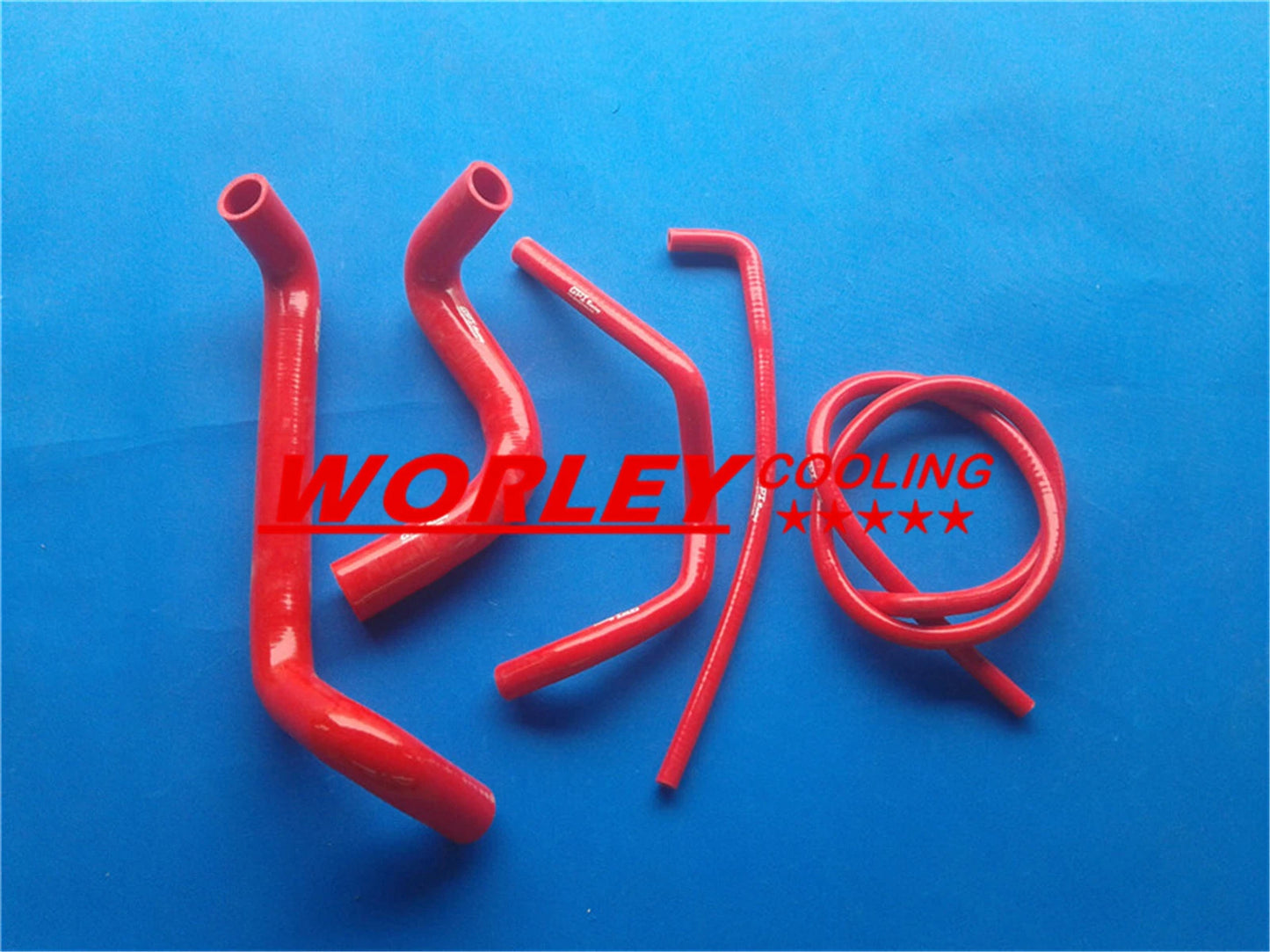 44mm Aluminum Radiator + Shroud + Red Hoses for Commodore VZ LS1 LS2 SS (04-06)
