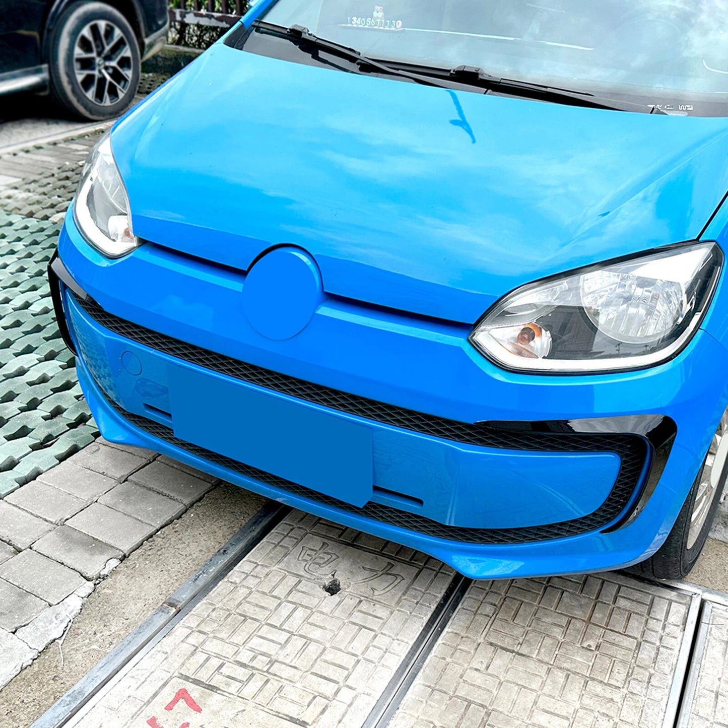 2 x Gloss Black Front Bumper Side Air Vent Trim for Volkswagen Up (2011-2015)