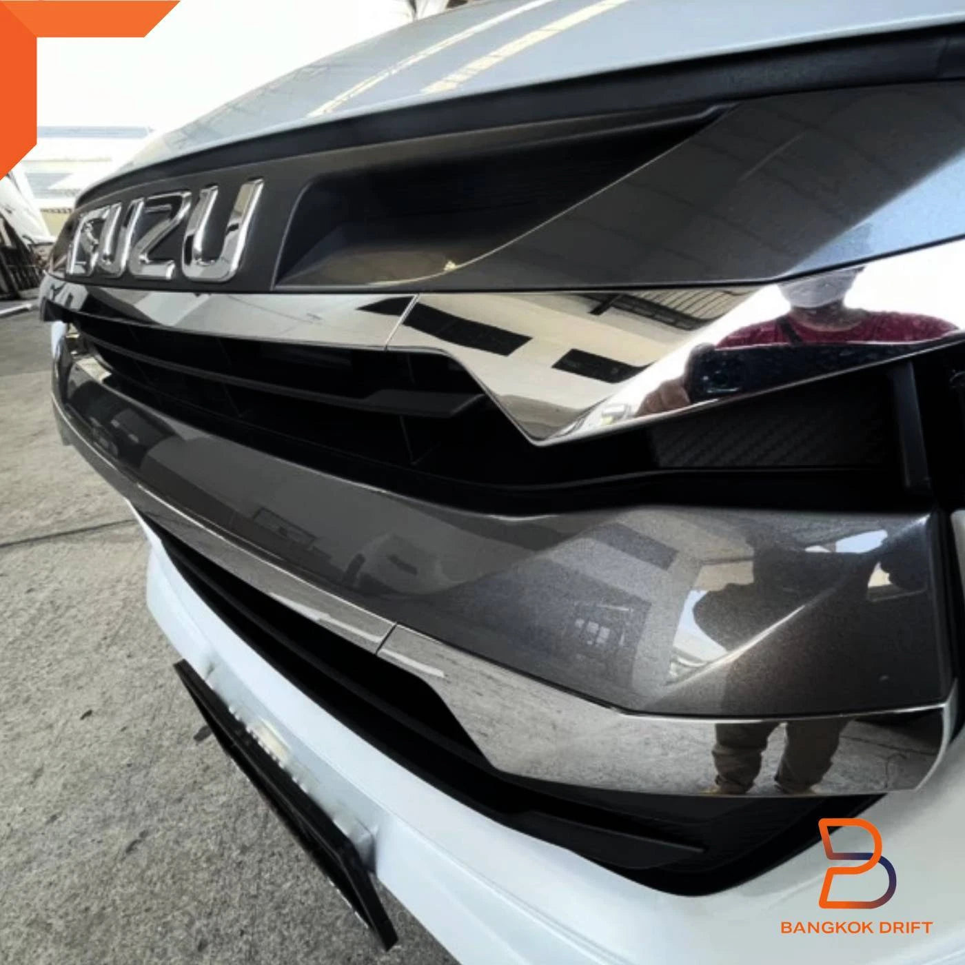 DARK GREY CHROME X-TERRIAN TRIM FRONT GRILLE FOR ISUZU D-MAX (2020-2023)