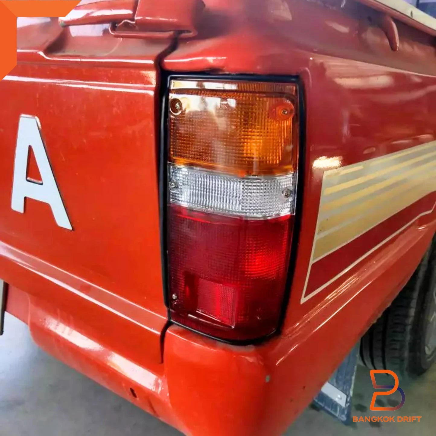 Rear Tail Light Pair for Toyota Hilux Ute LN50 LN60 LN70 (1984-1988)