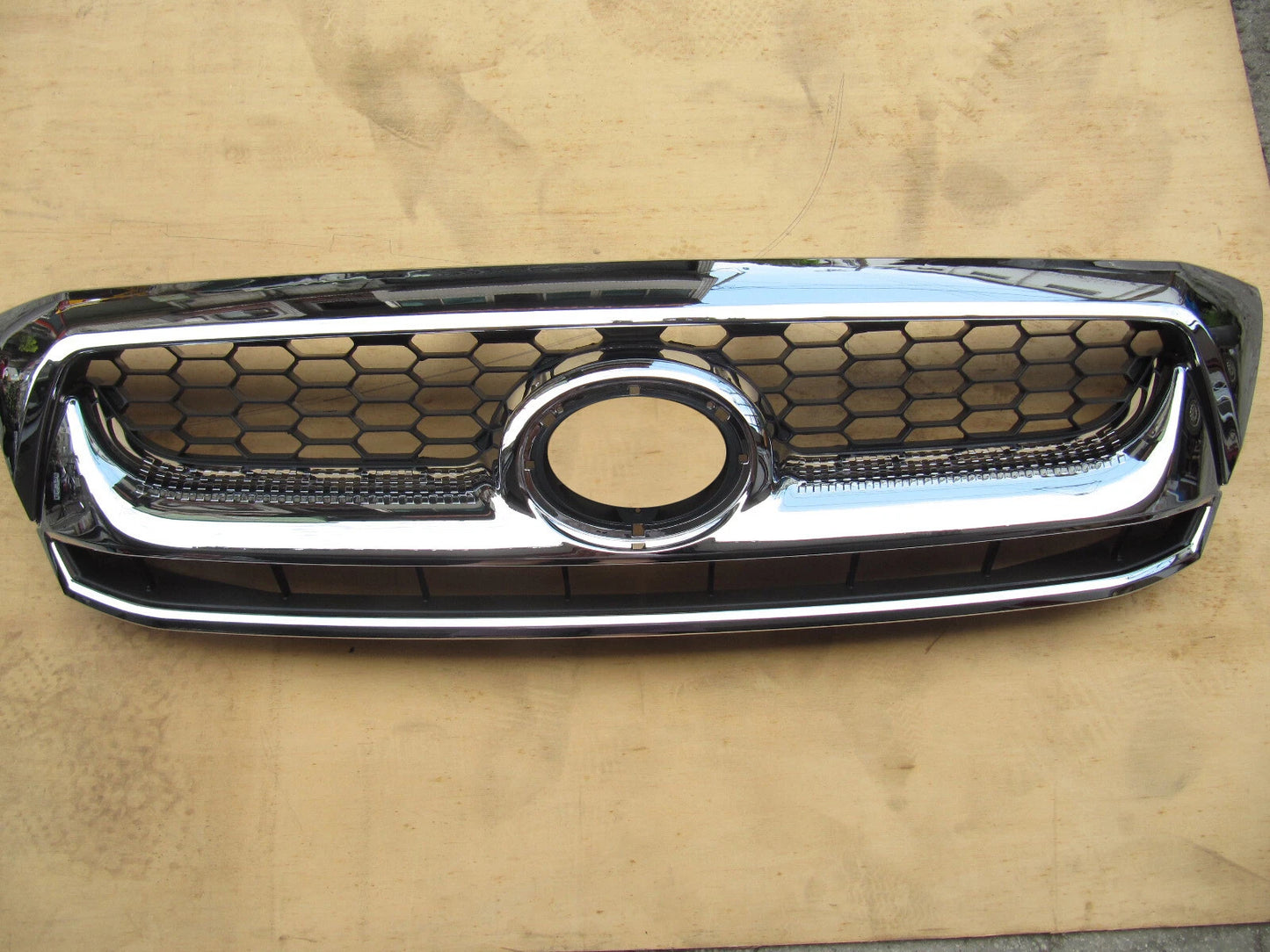 Chrome Mould & Black Mesh Grill for Toyota Hilux SR5 (2008-2011)
