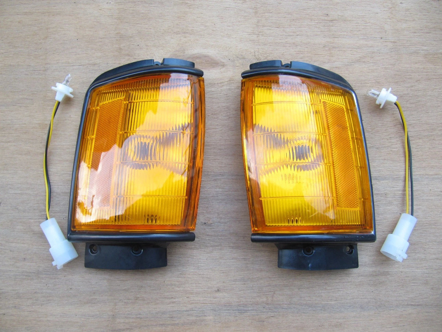 Corner Parking Lamp Indicator Light for Toyota Hilux (1984-1988) 2 x