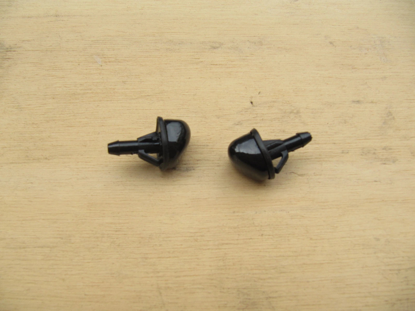 WINDHIELD NOZZLE JETS for TOYOTA HILUX PICKUP (1989-2004) 2 x