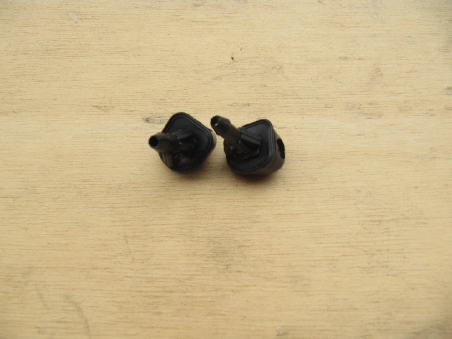 WINDHIELD NOZZLE JETS for TOYOTA HILUX PICKUP (1989-2004) 2 x