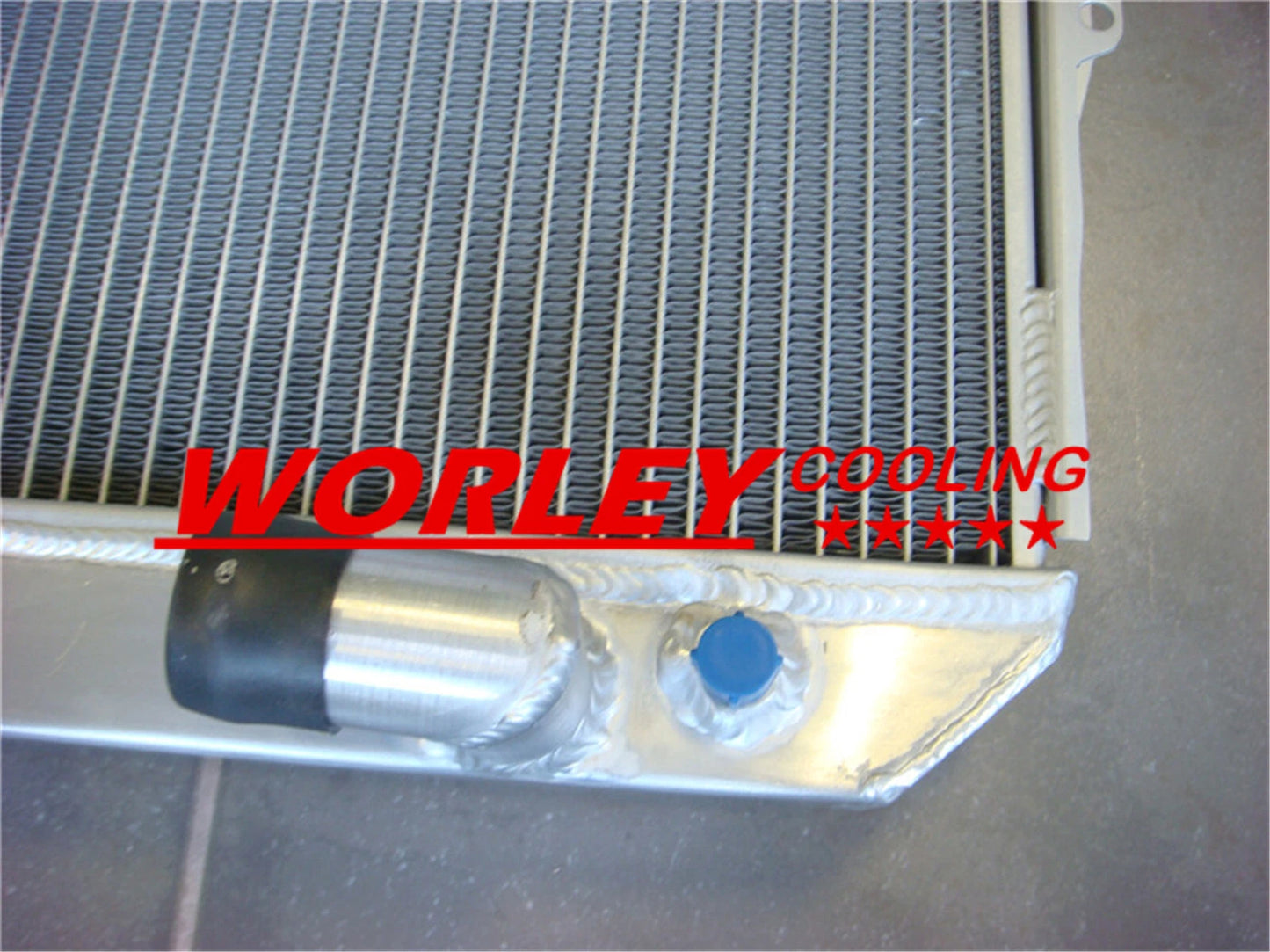 44mm Aluminum Radiator & Blue Hoses for Toyota Hilux LN106 LN111 (1988-1997)