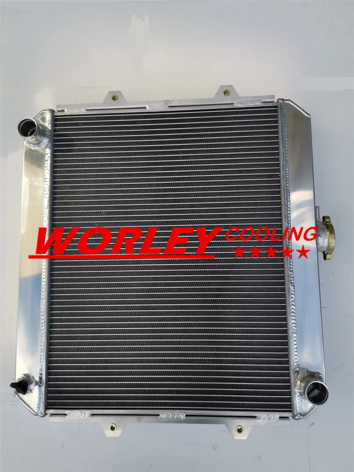 3-Core Aluminum Radiator + Black Hose for HILUX RN105 RN106 RN130 (1995-2005)