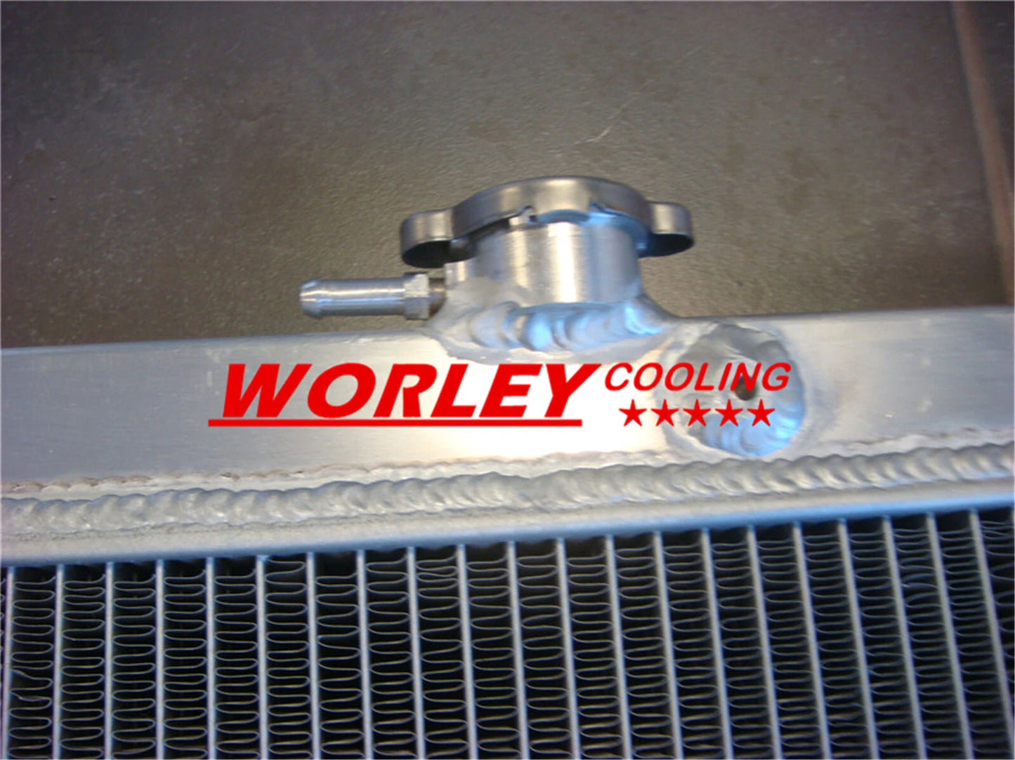 3 Row Aluminum Radiator + Red Hose for GU Patrol Y61 Petrol 4.5 MT (1997-2001)