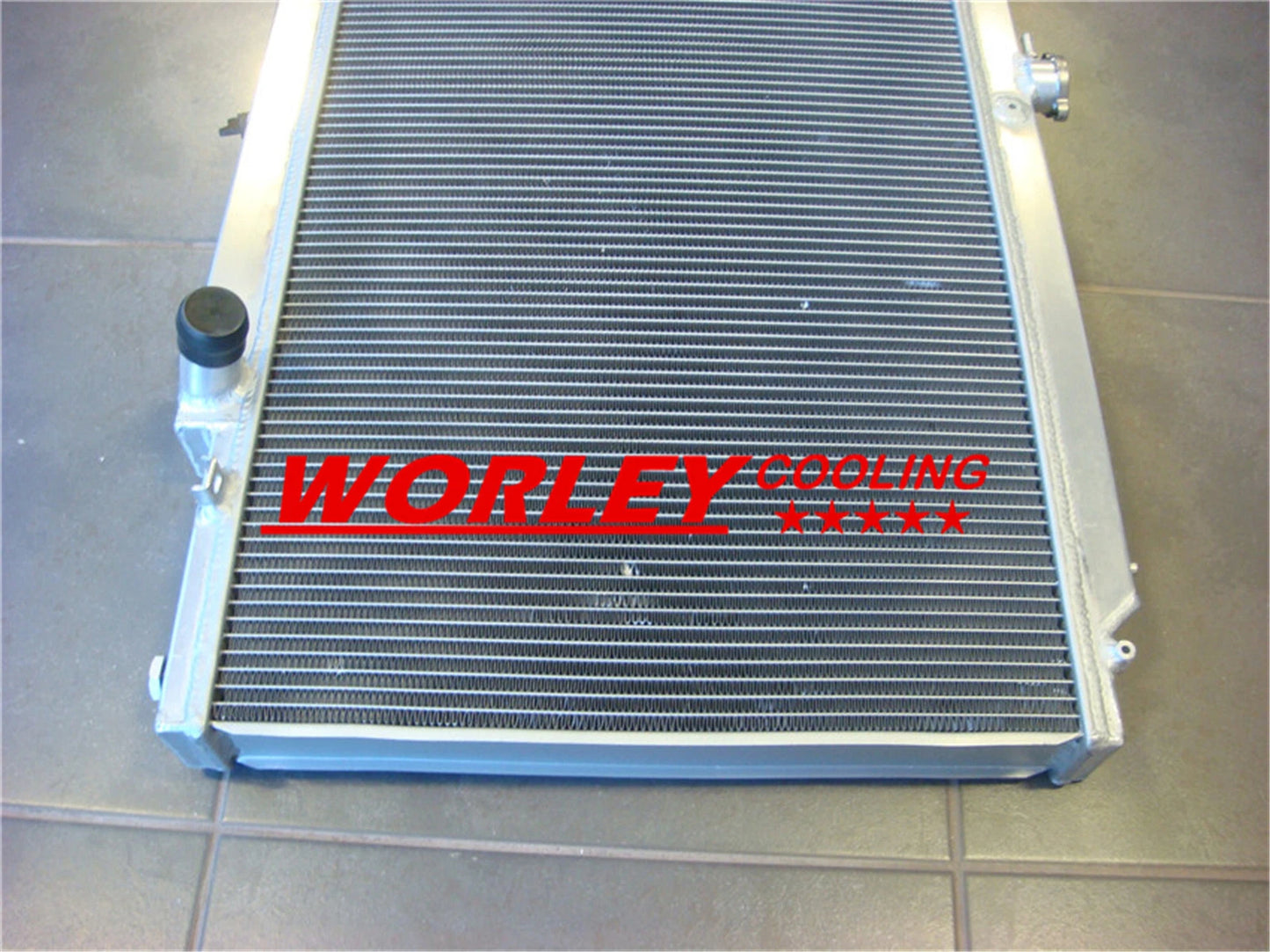 3 Row Aluminum Radiator + Black Hoses for GU Patrol Y61 Petrol 1997-2001