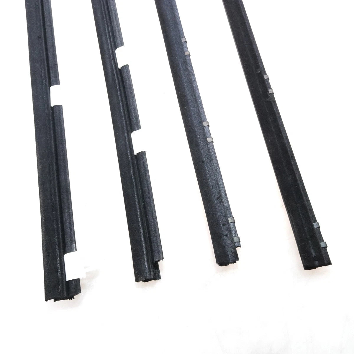 Front Door Glass Weatherstrip for Toyota Land Cruiser FZJ71 GRJ79 VDJ78