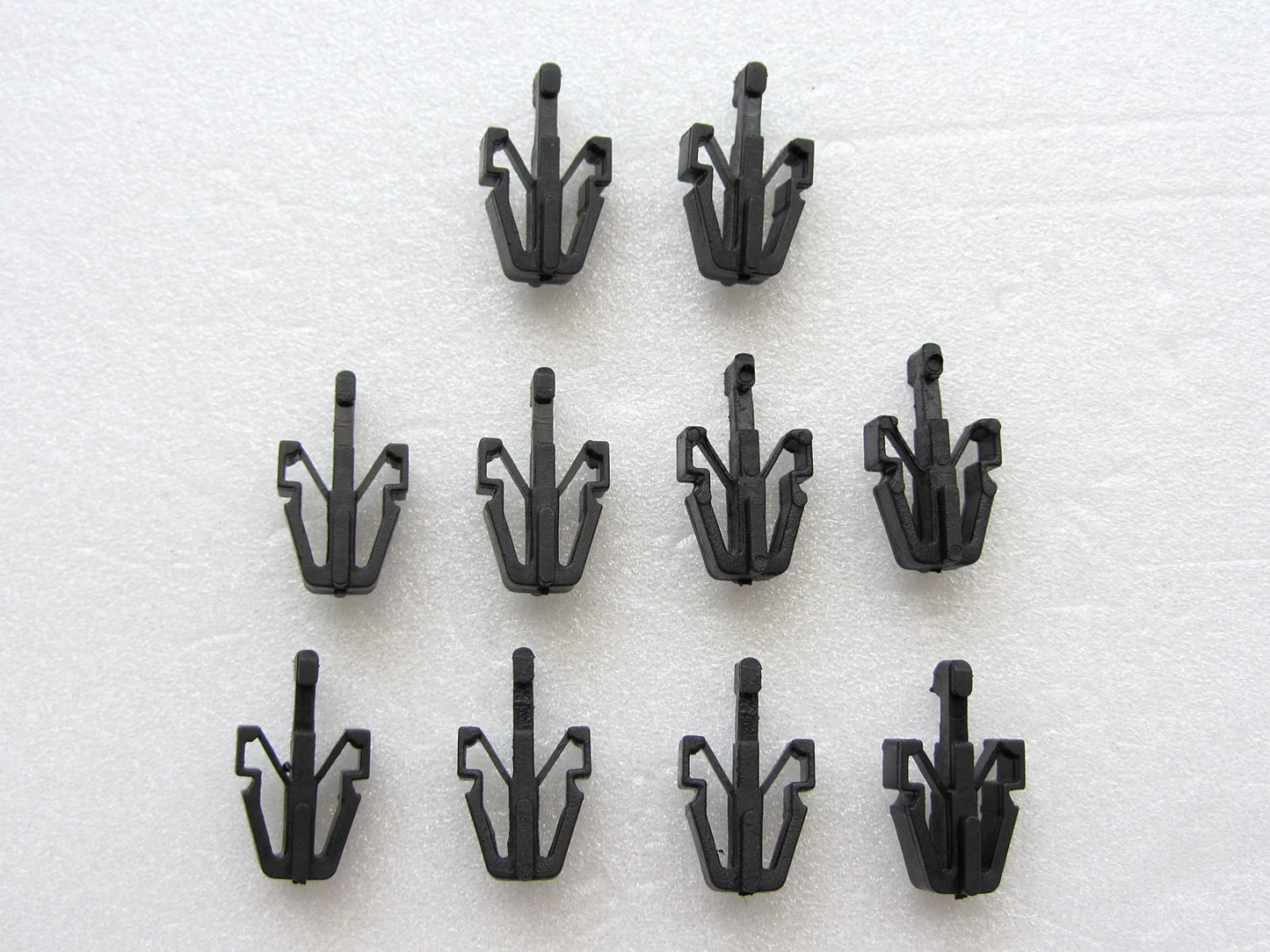 Grill Lock Clip 2 x for 97-05 Toyota Hilux Tiger LN145 LN147 LN166