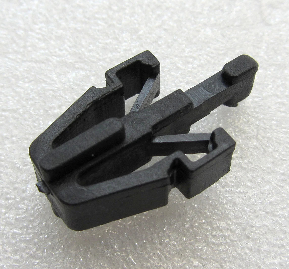 Grill Lock Clip 2 x for 97-05 Toyota Hilux Tiger LN145 LN147 LN166