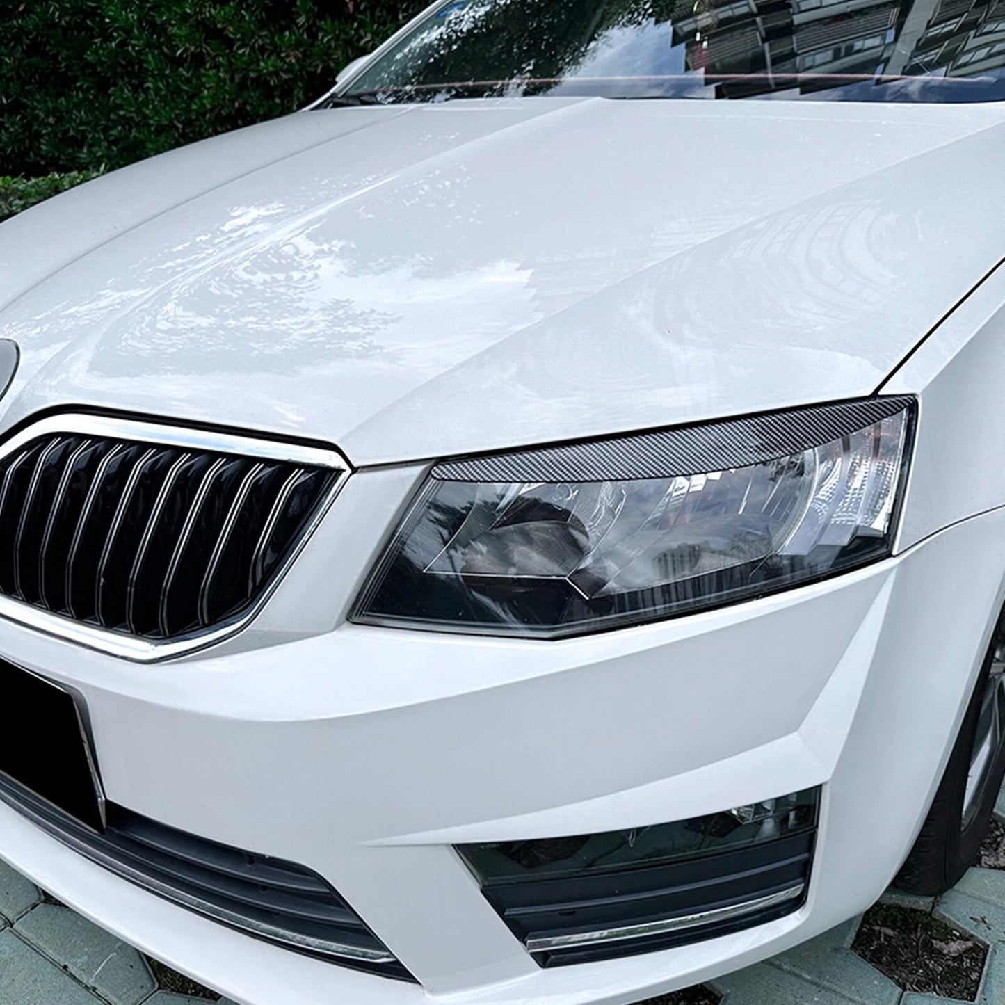 2 x Carbon Look Front Headlight Eyelid Trim for Skoda Octavia (2015-2017)