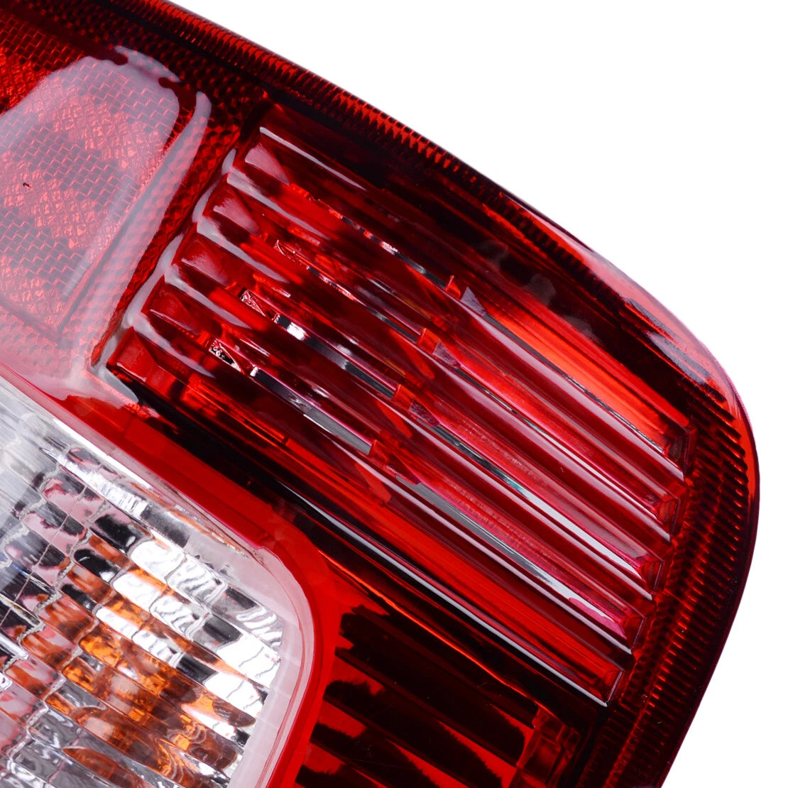Left Rear Tail Light Lamp for Mitsubishi Pajero IO Shogun Pinin (1999-2007)