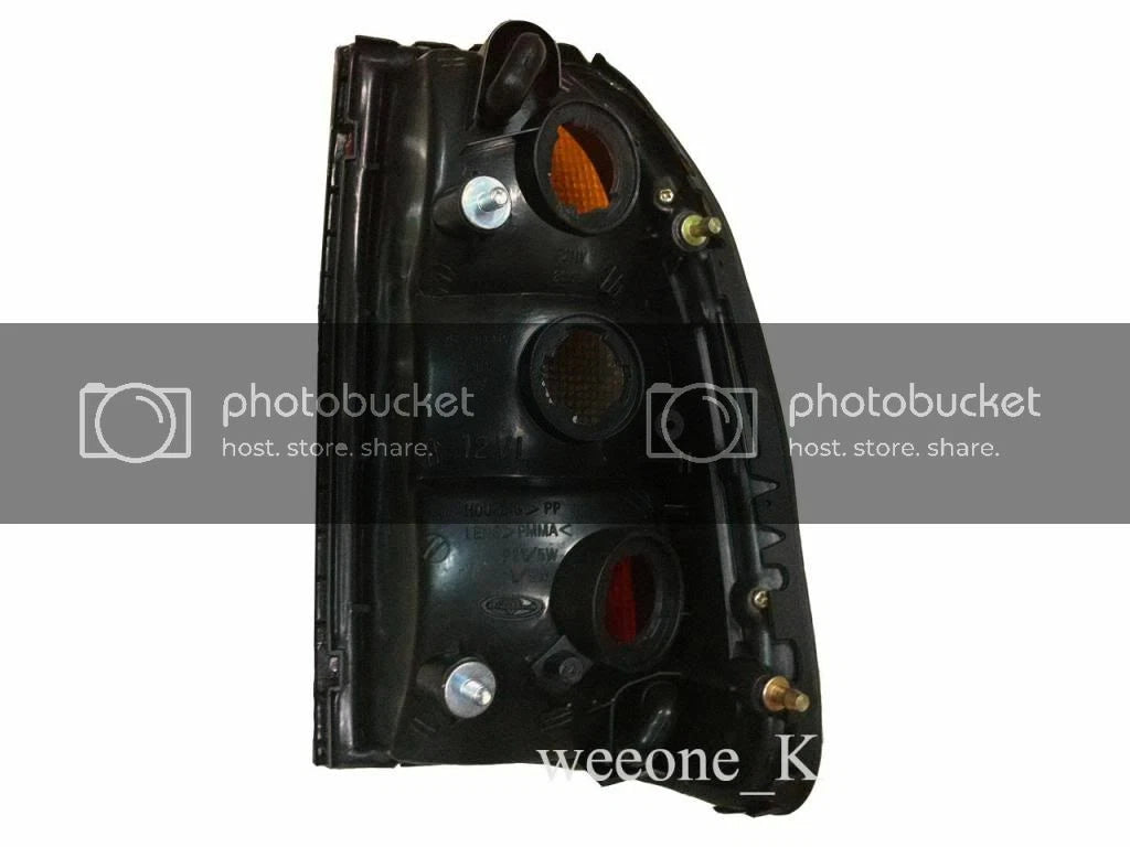 Left Side Tail Light for Mitsubishi L200 (1995-2005)