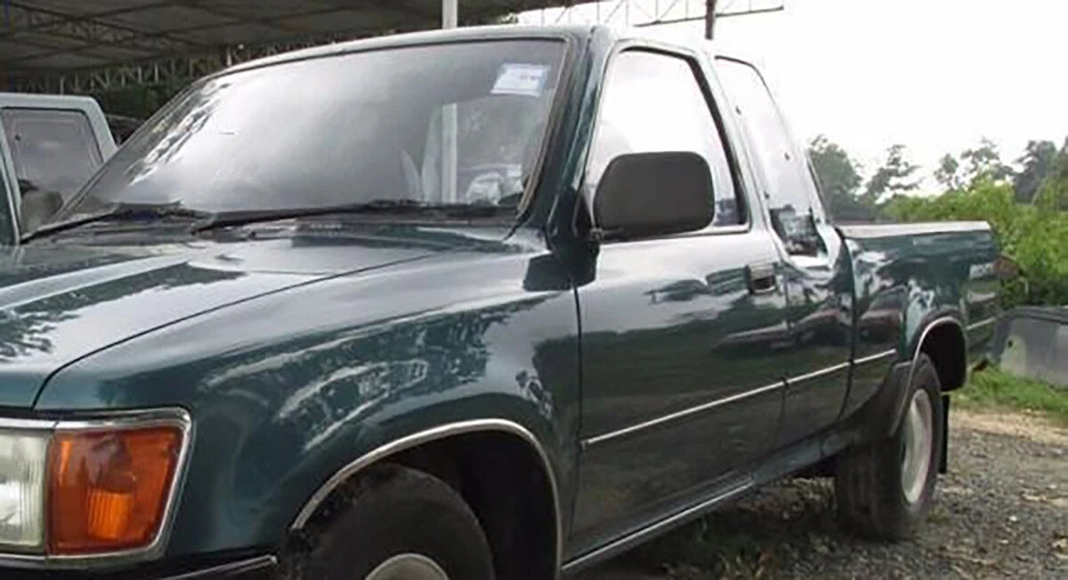 RH Manual Side View Mirror Black for Toyota Hilux MK3 LN85 (1996-1997)