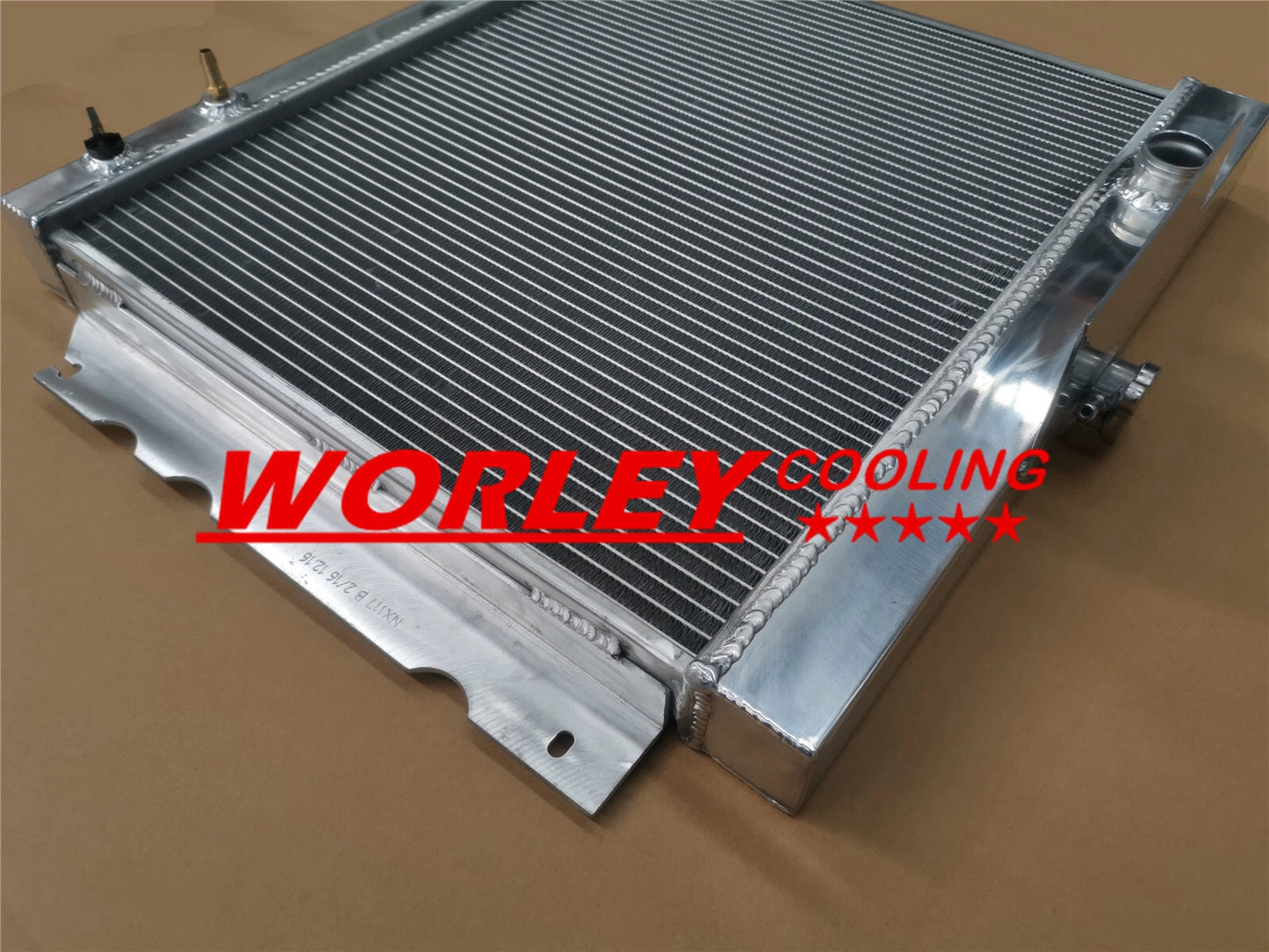 3ROW Radiator & Fan for Chrysler Valiant VG VJ HEMI 6 Cyl (1970-1976)