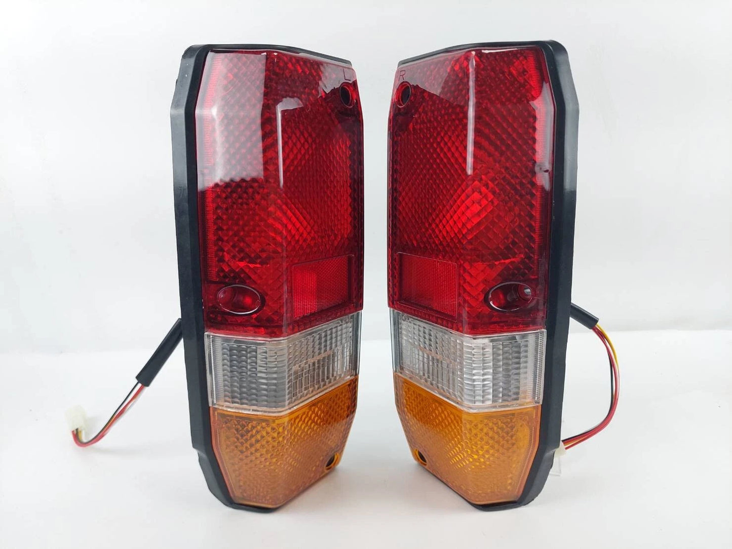 Tail Light 2 x Rear Lamps for Toyota Land Cruiser FJ70 FJ75 (1985-1999)