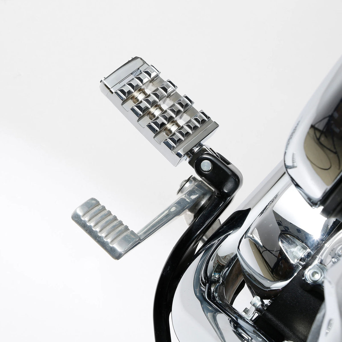 Chrome Driver Foot Pegs for Harley Softail Low Rider Fat Bob (2018-2025)